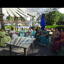 Ein Teil der weiblichen Hochzeitsgesellschaft